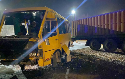 На Одещині зіткнулися дві вантажівки та маршрутка, є постраждалі