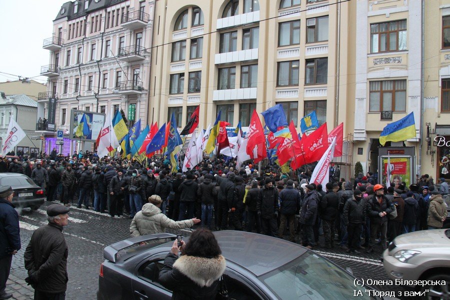 В Киеве пикетировали управление Госавтоинспекции.